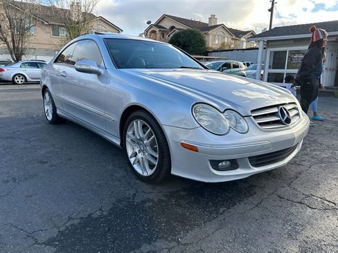 Used 2009 Mercedes-Benz CLK 350 Coupe image 3