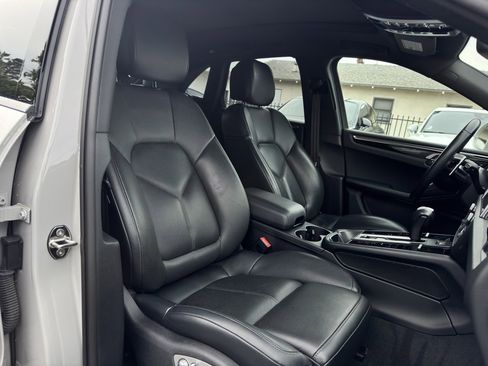 Used 2024 Porsche Macan image 35