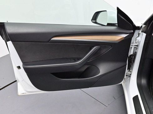 Used 2021 Tesla Model 3 Standard Range Plus RWD image 10