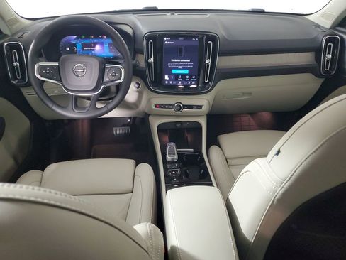 Used 2023 Volvo XC40 B5 Plus w/ Climate Package AWD/4WD image 17