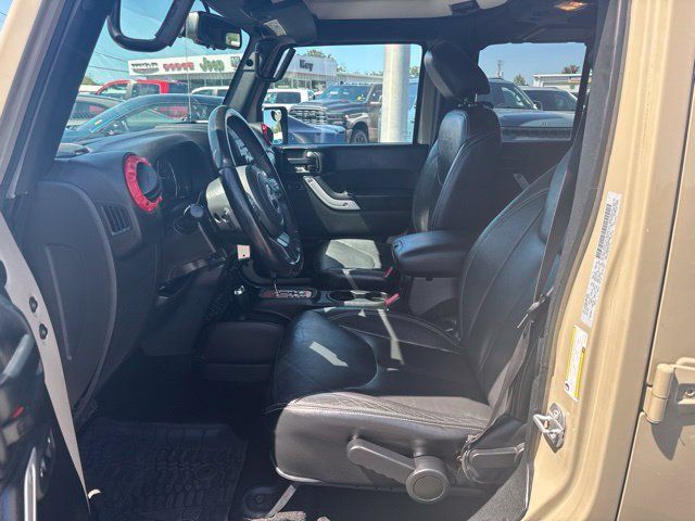 Used 2017 Jeep Wrangler Unlimited Sahara w/ Connectivity Group AWD/4WD image 10