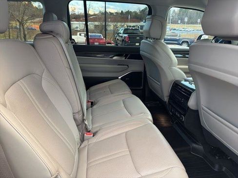 Used 2022 Jeep Wagoneer Series II AWD/4WD image 25
