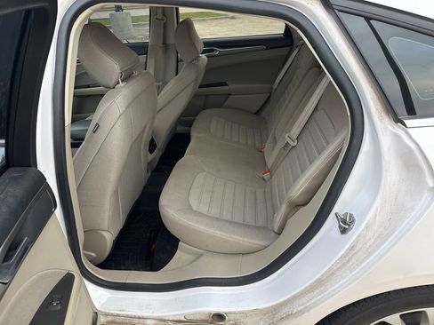 Used 2020 Ford Fusion SE image 6