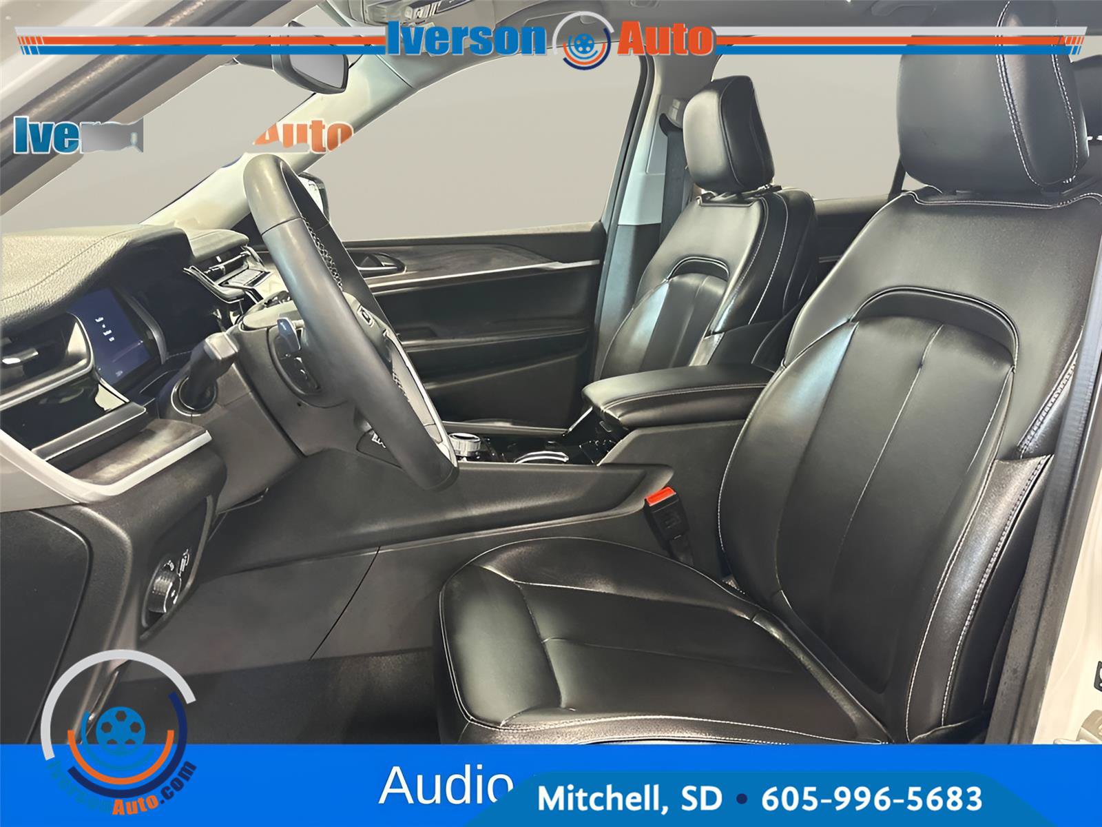 Used 2023 Jeep Grand Cherokee Limited AWD/4WD image 17