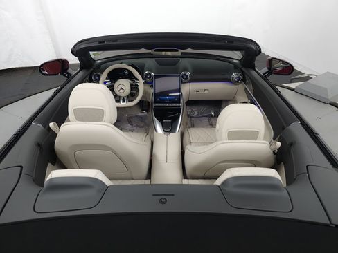 Used 2023 Mercedes-Benz SL 55 AMG 4MATIC w/ Driver Assistance Package image 28