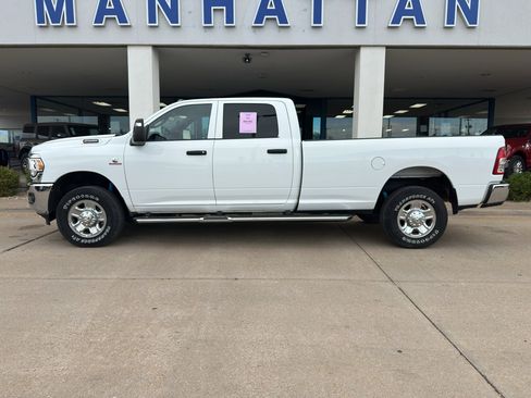 Used 2024 RAM 2500 Tradesman w/ Chrome Appearance Group AWD/4WD image 4