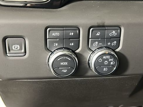 Used 2025 GMC Sierra 1500 AT4 w/ AT4 Premium Package AWD/4WD image 19