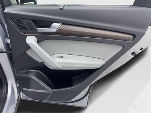 Used 2023 Audi Q5 2.0T Premium Plus w/ Premium Plus Package image 43