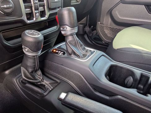 Used 2022 Jeep Wrangler Unlimited Sahara image 20