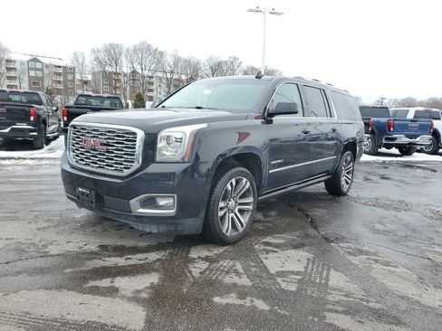 Used 2019 GMC Yukon XL Denali w/ Denali Ultimate Package image 9
