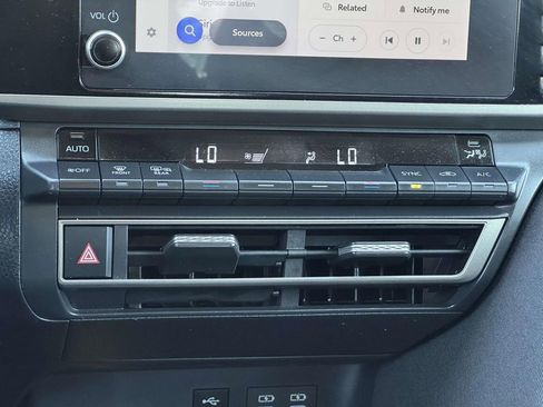 Used 2025 Toyota Camry LE FWD image 5