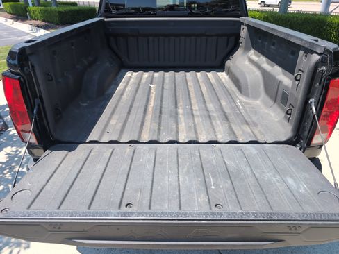 Used 2025 Chevrolet Colorado W/T AWD/4WD image 31