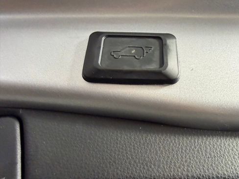 Used 2020 Toyota RAV4 XLE w/ Convenience Package image 27