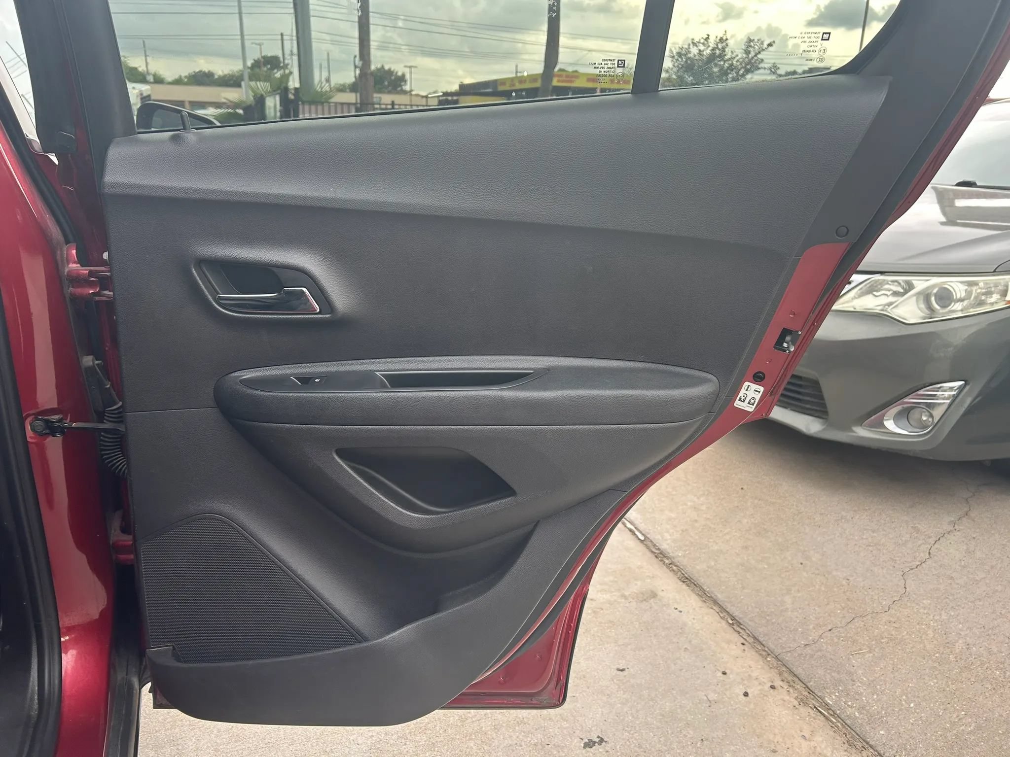 Used 2018 Chevrolet Trax LT w/ LT Convenience Package FWD image 16