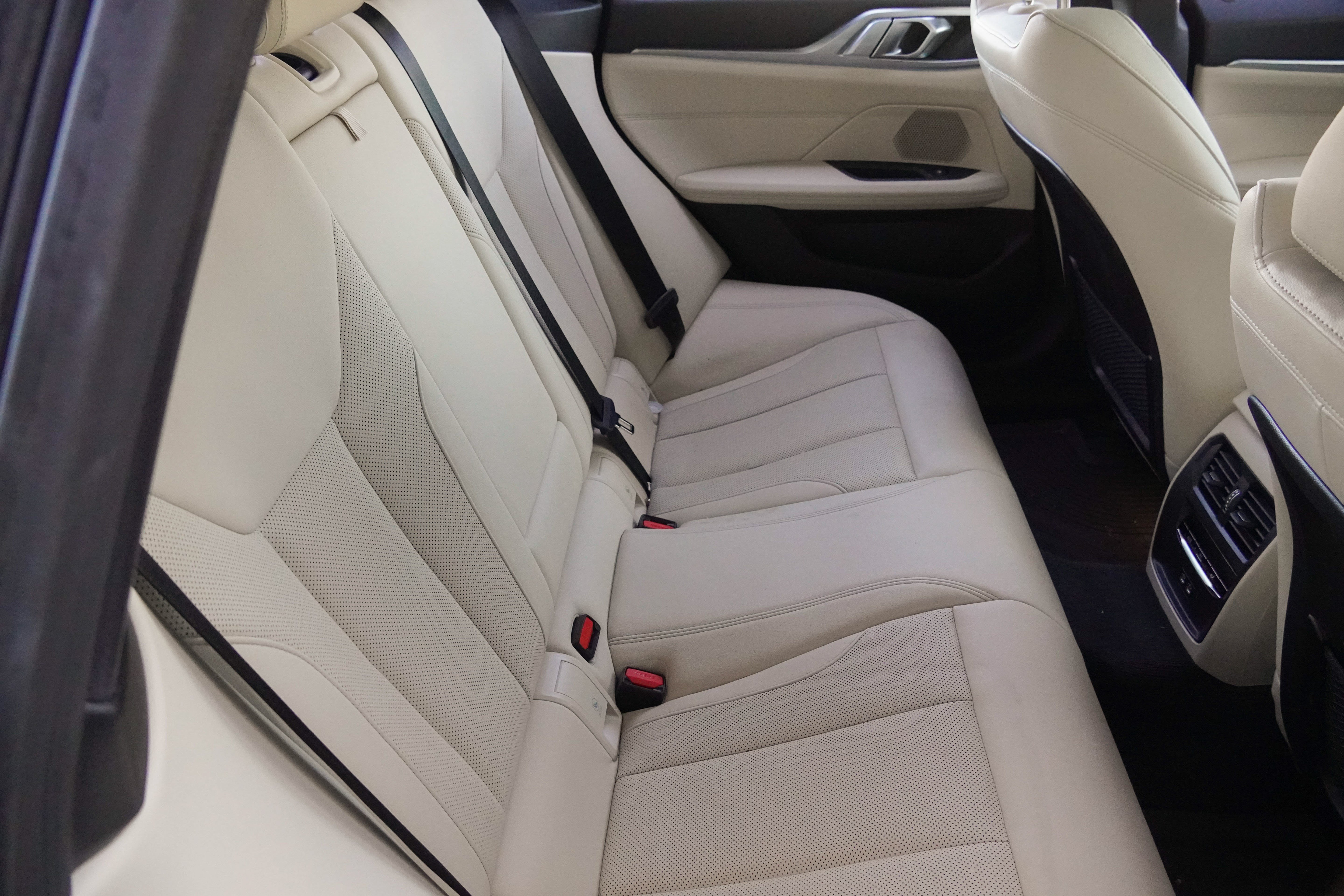 Certified 2024 BMW i4 eDrive35 w/ Premium Package RWD image 37