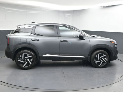 Used 2026 Nissan Kicks SV FWD image 8
