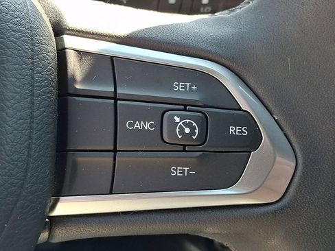 Used 2025 Jeep Compass Latitude AWD/4WD image 24
