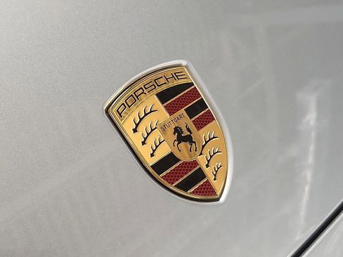 Used 2025 Porsche Cayenne image 31