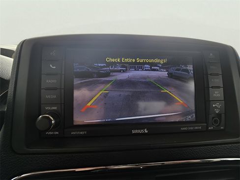 Used 2020 Dodge Grand Caravan SXT image 40