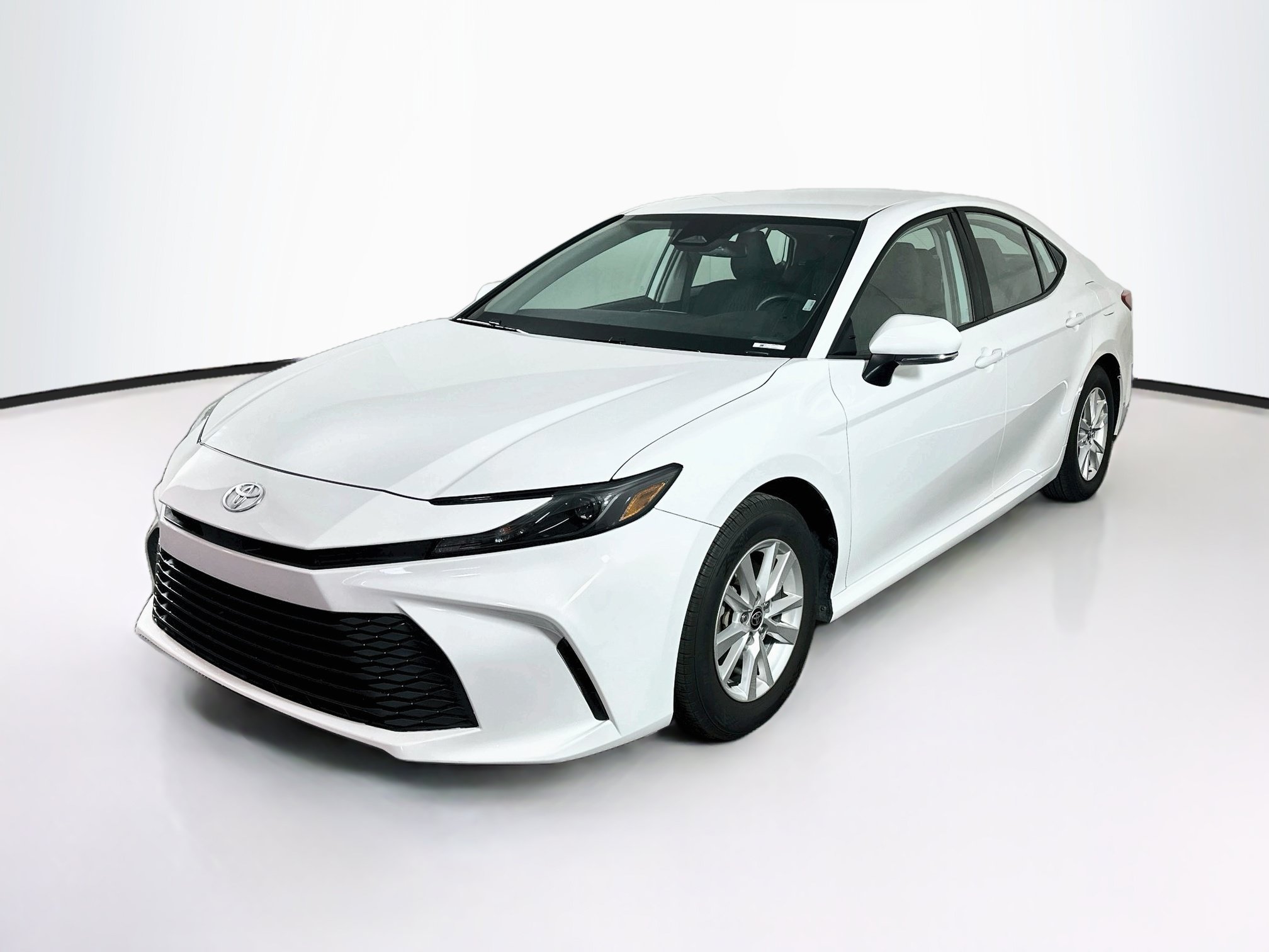 Used 2025 Toyota Camry LE FWD image 3