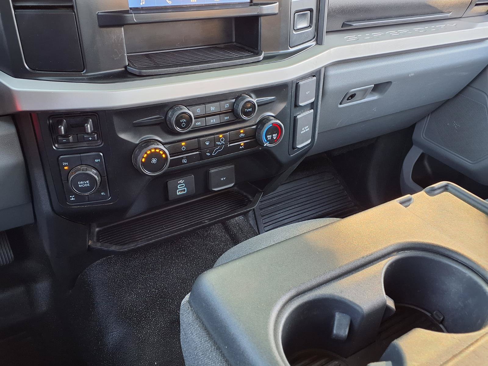 Used 2023 Ford F350 XLT w/ FX4 Off-Road Package AWD/4WD image 25