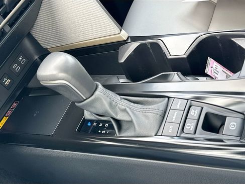 Used 2025 Toyota Camry SE image 21