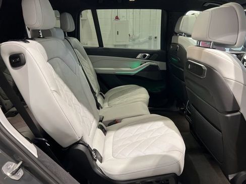 Used 2023 BMW X7 xDrive40i w/ Premium Package image 49