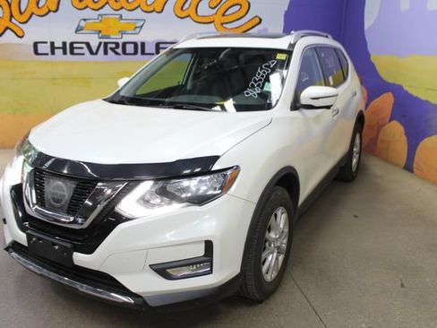 Used 2017 Nissan Rogue SV AWD/4WD image 4