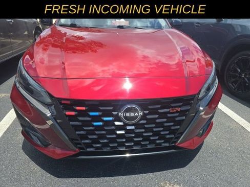 Used 2023 Nissan Altima 2.5 SR AWD/4WD image 2