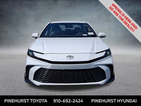 Used 2025 Toyota Camry SE image 3