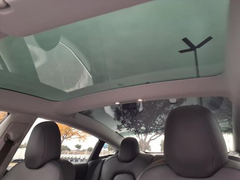 Used 2019 Tesla Model 3 Standard Range Plus image 11