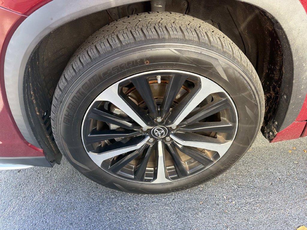 Used 2021 Toyota Highlander XSE AWD/4WD image 7