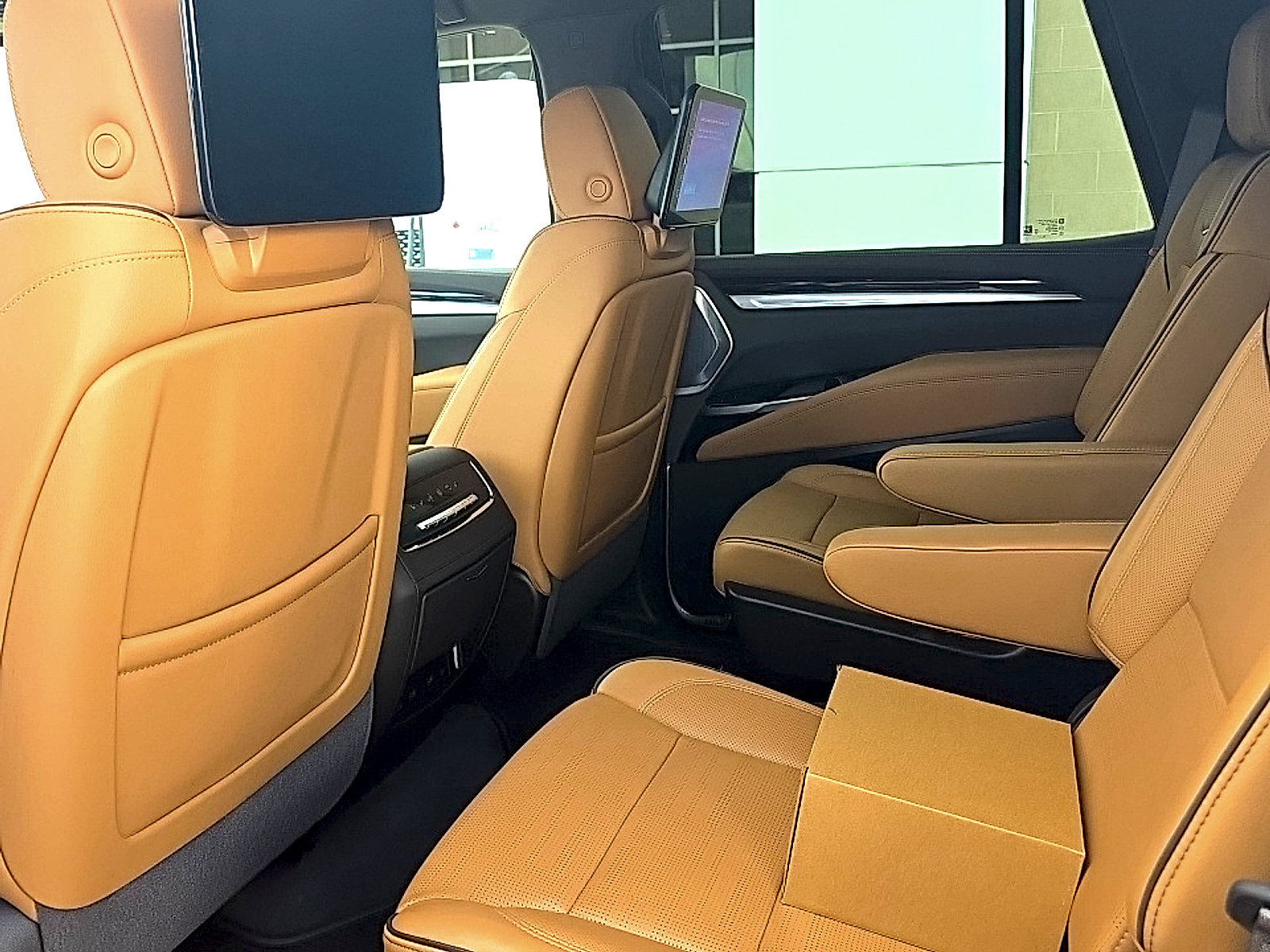 Used 2025 Cadillac Escalade Premium Luxury w/ Touring Package AWD/4WD image 18