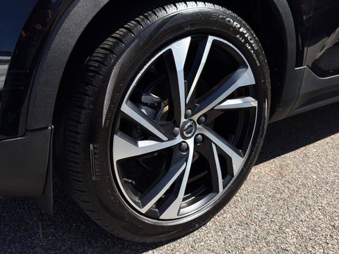 Used 2021 Volvo XC40 T5 R-Design w/ Climate Package image 12