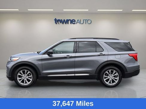 Used 2023 Ford Explorer XLT w/ Equipment Group 202A AWD/4WD image 2