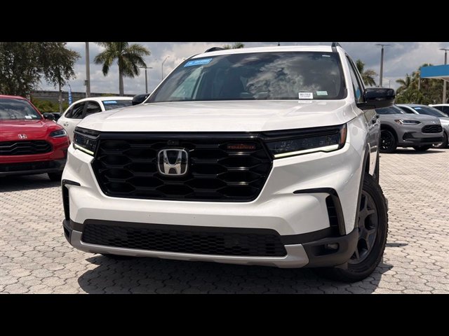 Certified 2025 Honda Pilot TrailSport image 2
