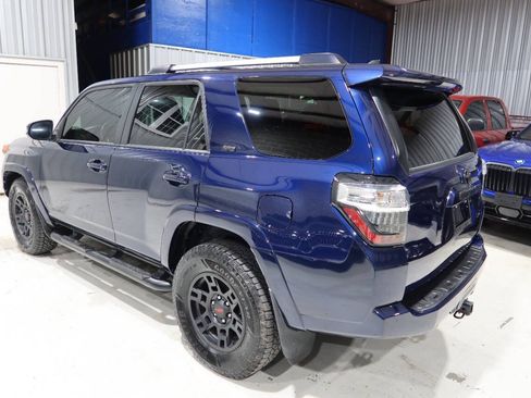 Used 2022 Toyota 4Runner SR5 Premium w/ Moonroof Package RWD image 3