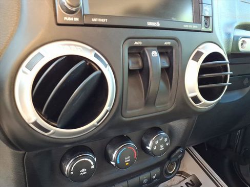 Used 2016 Jeep Wrangler Sahara w/ Dual Top Group AWD/4WD image 22