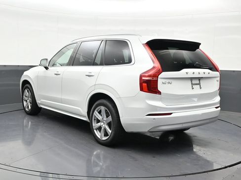 Used 2022 Volvo XC90 T5 Momentum FWD image 3