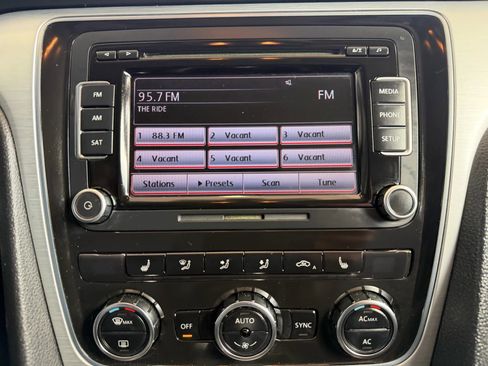 Used 2012 Volkswagen Passat 2.5 SE image 18