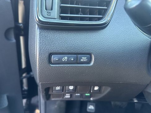 Used 2019 Nissan Rogue S image 29