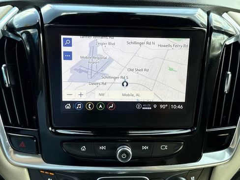 Used 2023 Chevrolet Traverse Premier FWD image 18