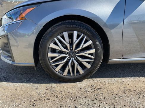 Used 2025 Nissan Altima 2.5 SV image 32