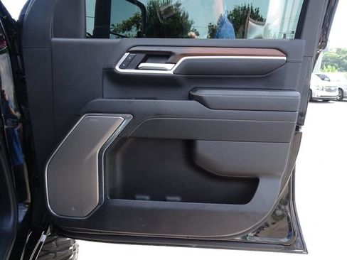 Used 2025 GMC Sierra 2500 Denali w/ Denali Reserve Package AWD/4WD image 18