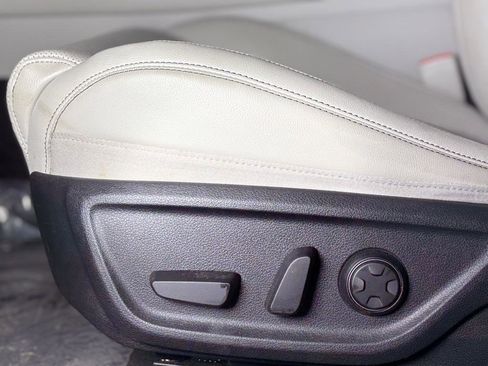 Used 2019 Genesis G70 2.0T Advanced image 26