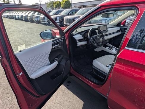 Used 2023 Mitsubishi Outlander SEL FWD image 35