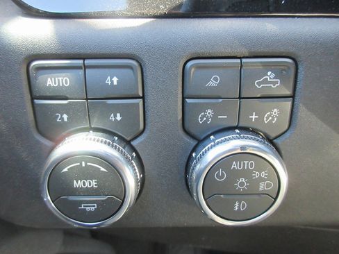 New 2026 GMC Sierra 3500 SLT image 17