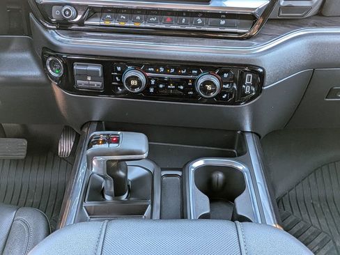 Used 2025 Chevrolet Silverado 1500 LTZ AWD/4WD image 20