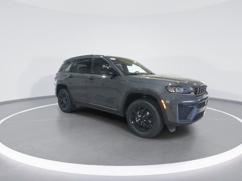 New 2026 Jeep Grand Cherokee Laredo image 2