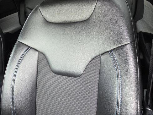 Used 2024 Jeep Compass Latitude image 16